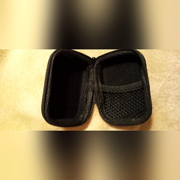 Valkit Compatible Airpod 2 with Lock Clip textured hard-shell shockproof case. - Picture 4 of 4